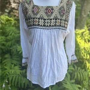 Santa Marguerite White Hand Embroidered Peasant Top size L
